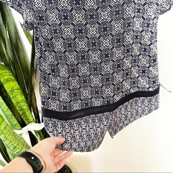 J.crew Printed Split Hem Top Blouse white blue XS - Picture 6 of 7